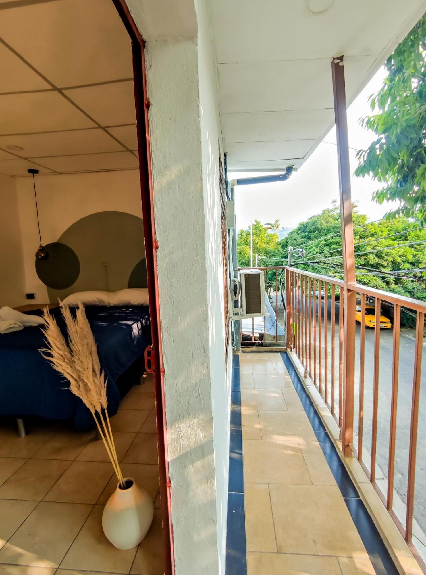 Hotel Friendly House Santa Tecla Exterior foto